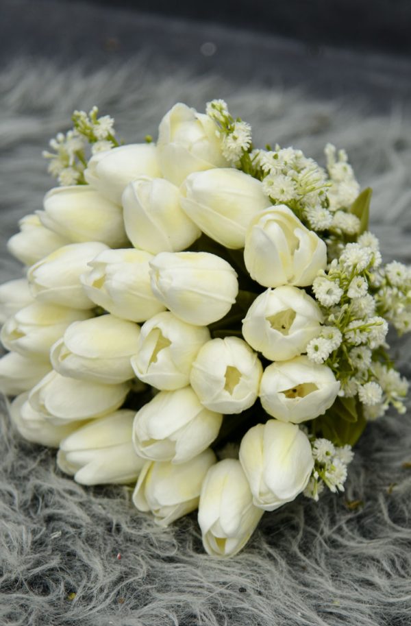 دسته گل عروس لاله لمسی با ژیپسوفیلا