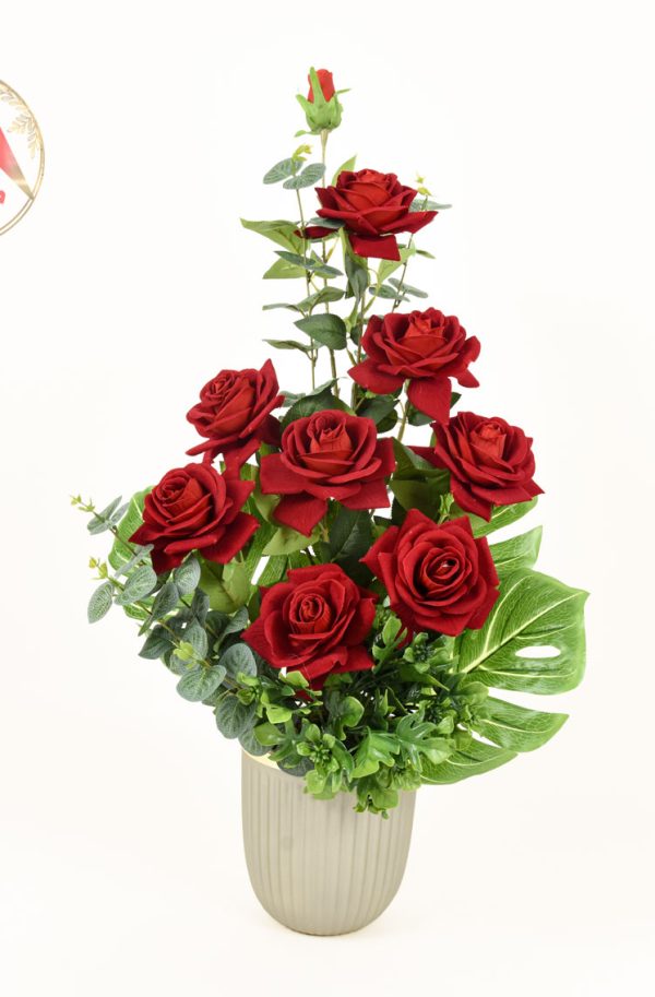 رز مصنوعی قرمز در گلدانهای خاص ؛ بهترین انتخاب برای جلو مبلی 2025