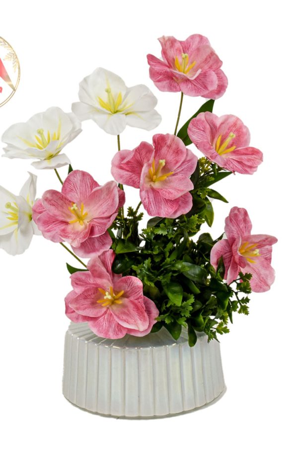 گل مگنولیا مصنوعی با گلدان شیشه ای – جلوهای از طبیعت در دکوراسیون شما