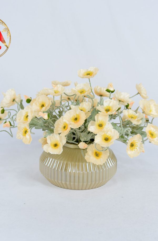 ۱۰ ایده شیک برای تزیین میز پذیرایی با گل مصنوعی